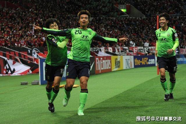 西甲-莱万多夫斯基梅开二度 巴萨2-1阿拉维斯